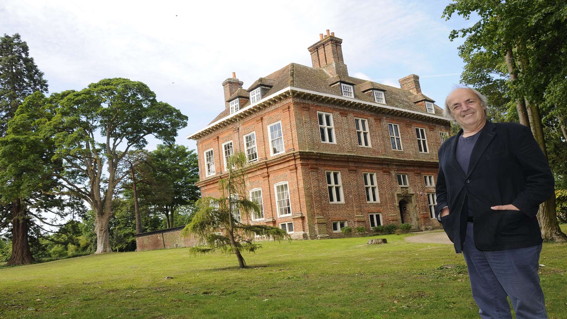 Peter Malkin has Bridge Place Manor on the market for £2,360,000