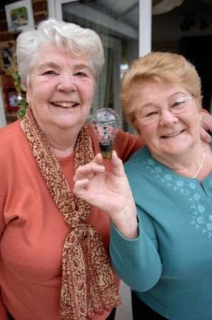 Valerie Beaney and her sister Elaine Woodcock with the 65-year-old lightbulb