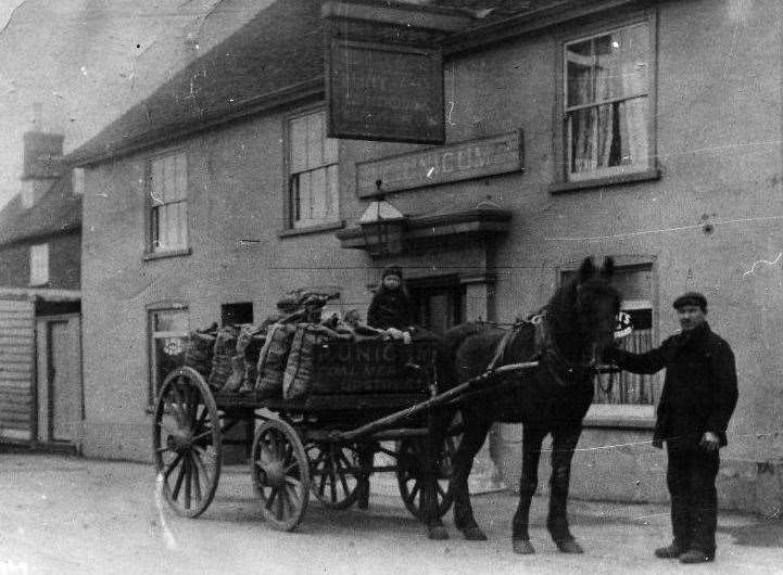 A coal delivery at the Royal Oak in 1910