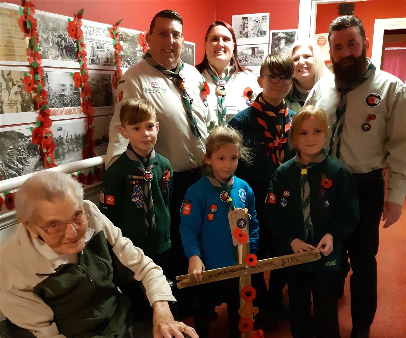RAF veteran Bob Frost with 1st Deal Scouts (5344660)