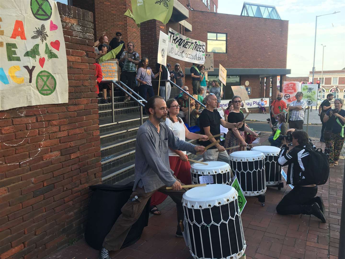 Climate change protest outside Thanet District Council in Margate (13719237)