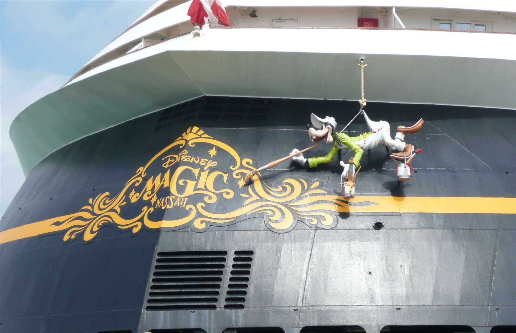 Goofy with the Disney Magic cruise ship