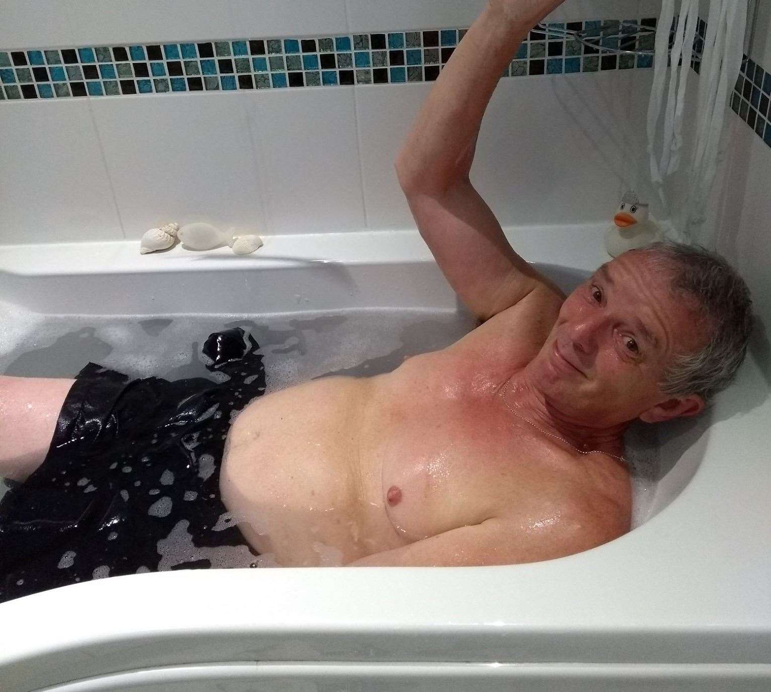 Martin Hunt 'swam the Channel' in his bath to raise money for Hospice UK