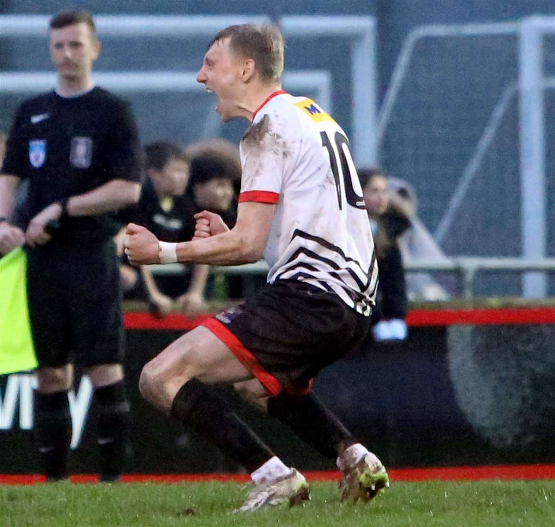 Ben Chapman scores the winning spot-kick for Deal as they beat Bridgwater United on penalties after a 2-2 draw to progress to the FA Vase Quarter-Finals on Saturday. Picture: Paul Willmott