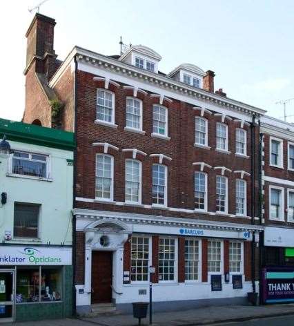 Shops and restaurants could replace the former bank building. Photo: Countrywide