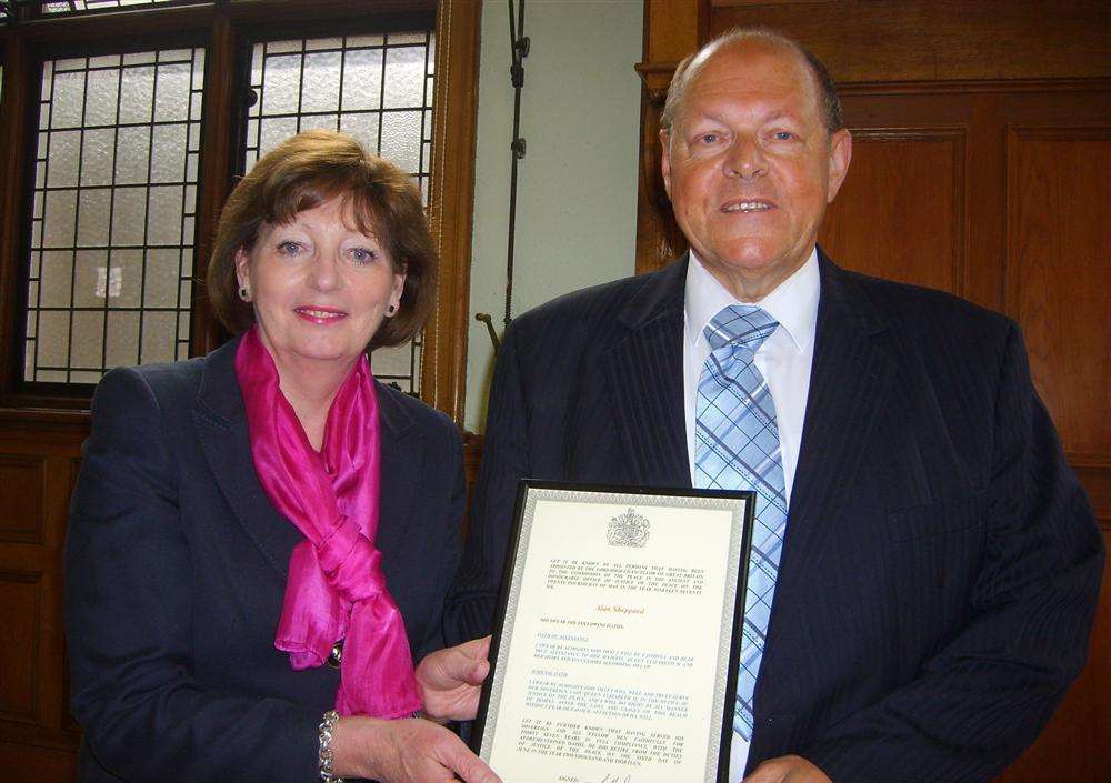 Lynda Jones presents retiring magistrates Alan Sheppard with a certificate for his service.
