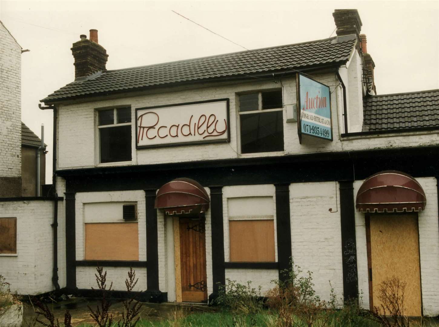 The Piccadilly public house, Chatham Hill, pictured in 1991