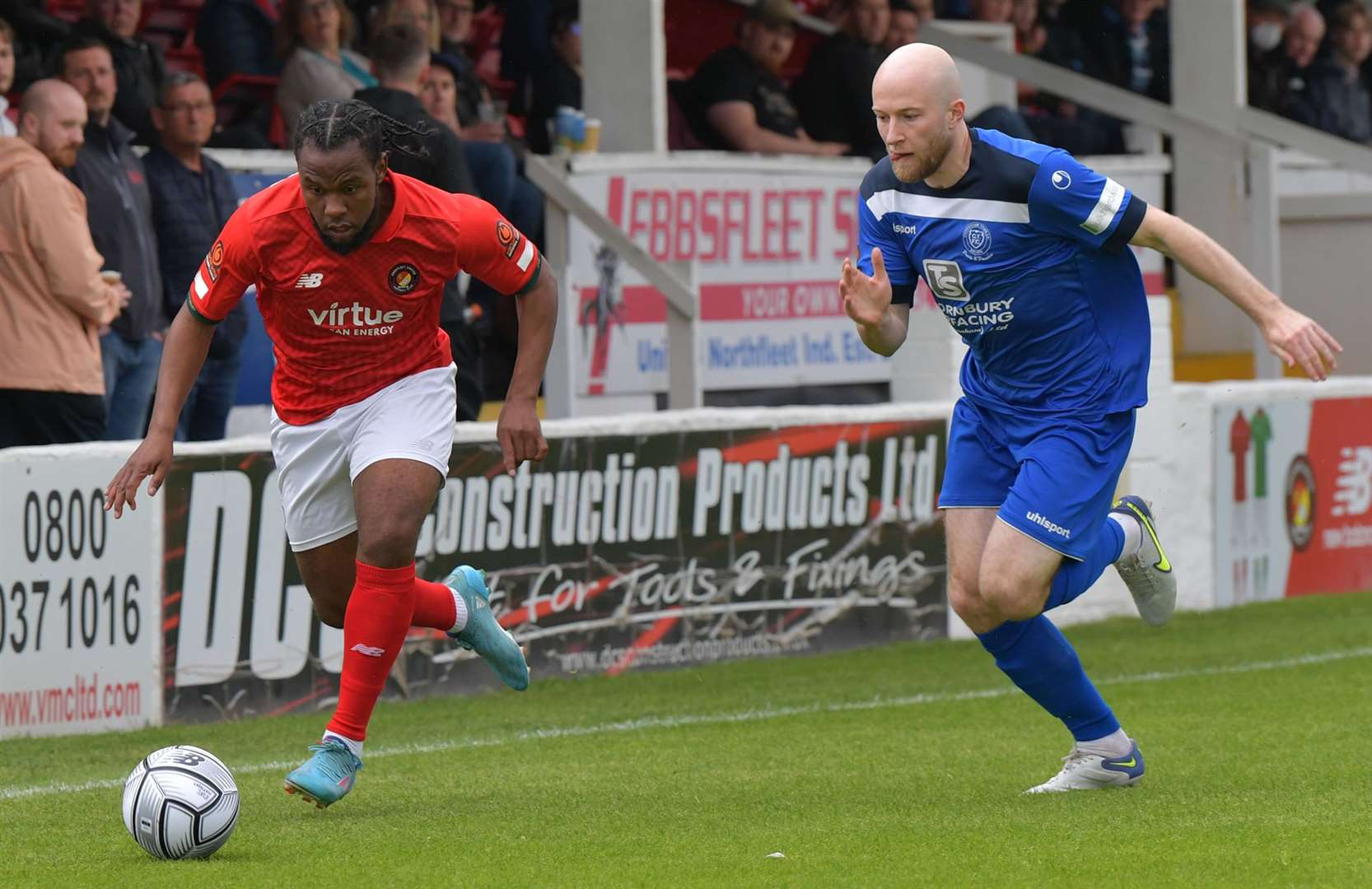Fleet's Shaq Coulthirst takes on Danny Greenslade. Picture: Keith Gillard