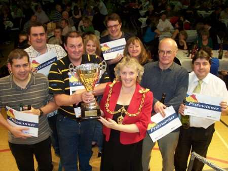 Mayor of Maidstone Denise Joy presents the winner's trophy to the Unicorn Inn team from Canterbury.