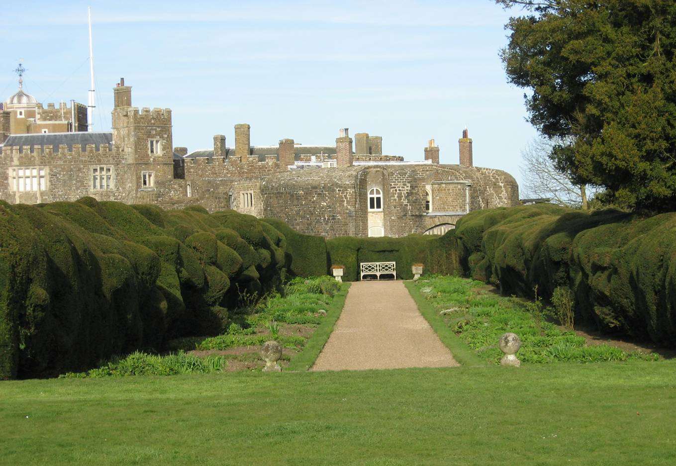 Di Goodson's photo of the 'cloud hedge' at Walmer Castle