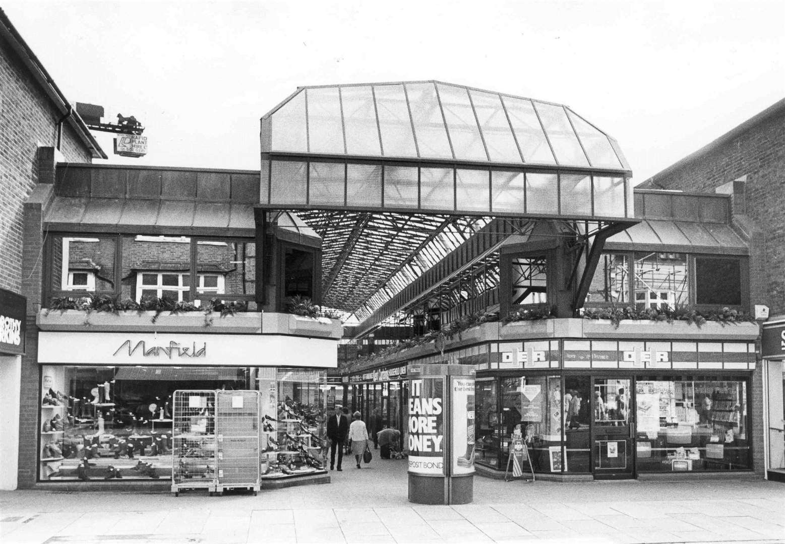 The entrance to Angel Walk, Tonbridge, in September 1984