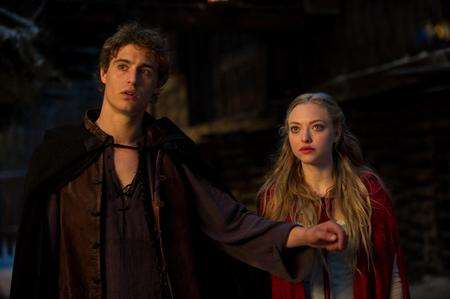Max Irons as Henry and Amanda Seyfried as Valerie in Red Riding Hood