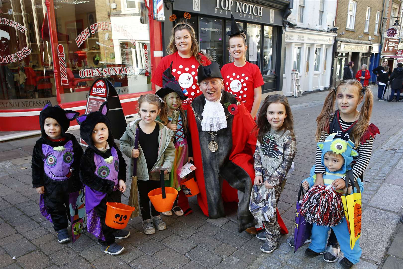 Halloween Pumpkin Event. Mayor of Gravesend Cllr David Hurley with People from Demelza and children..Gravesend Borough Market, Market Square, Gravesend..Picture: Andy Jones.