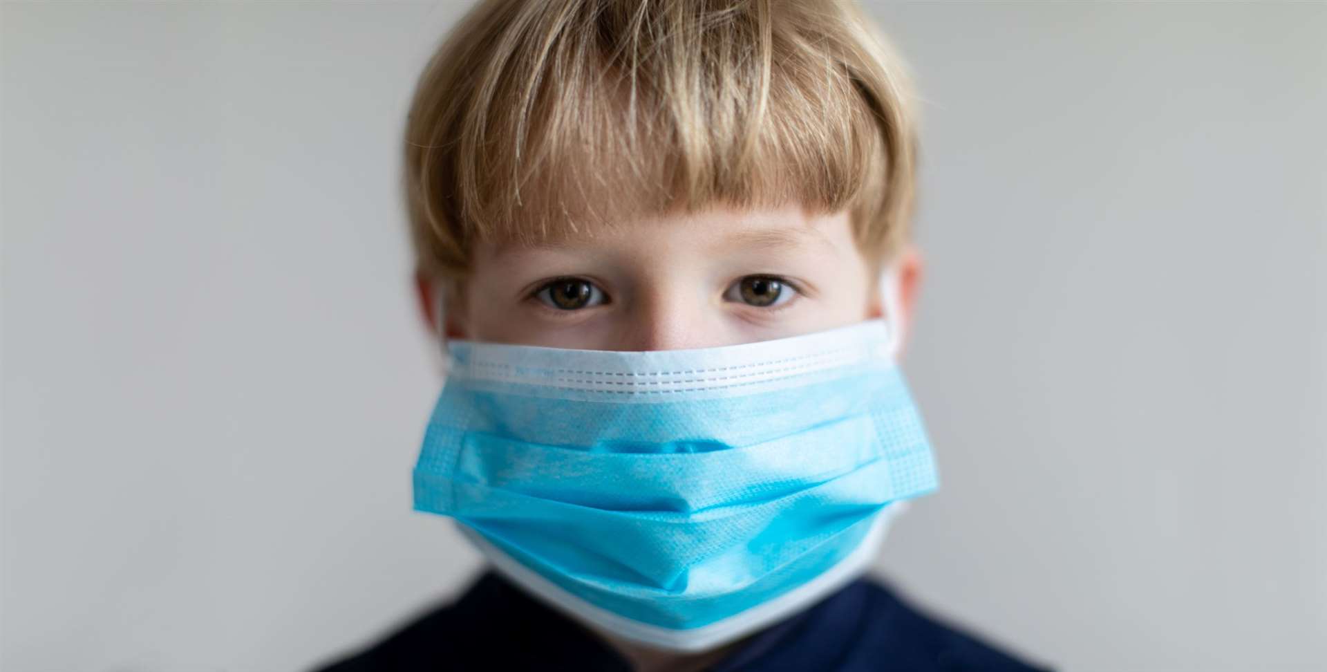 Young boy wearing protective facial mask against covid-19. (42294742)