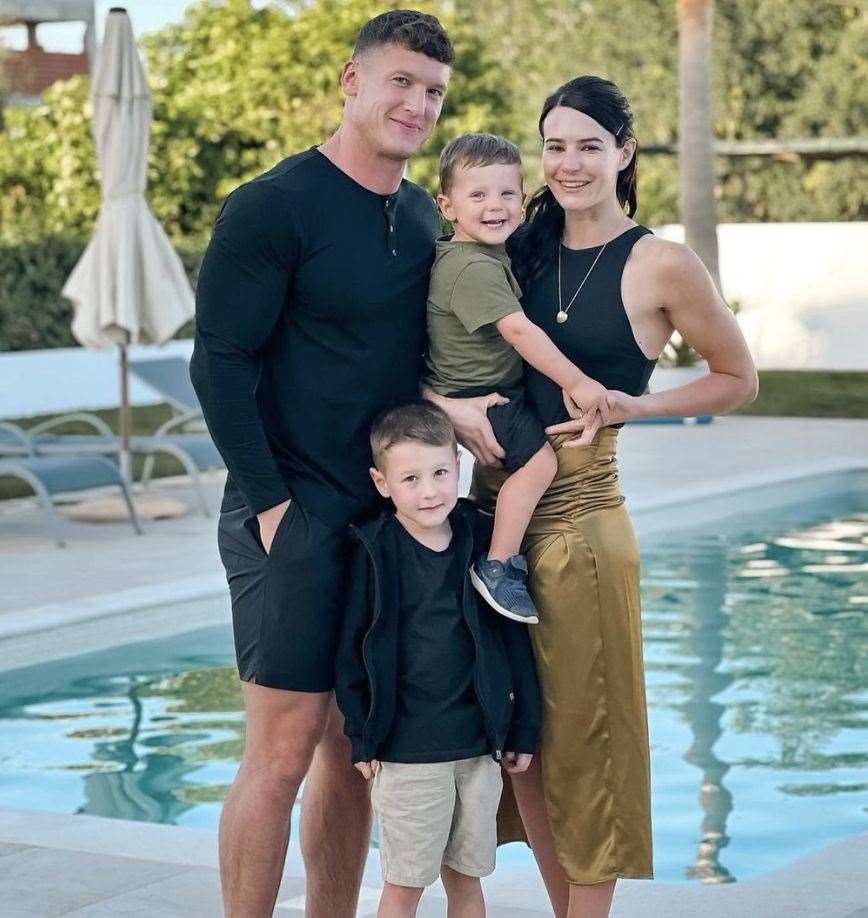 Matt Morsia with wife Sarah and kids Luca and Mauro. Picture: mattdoesfitness / Instagram