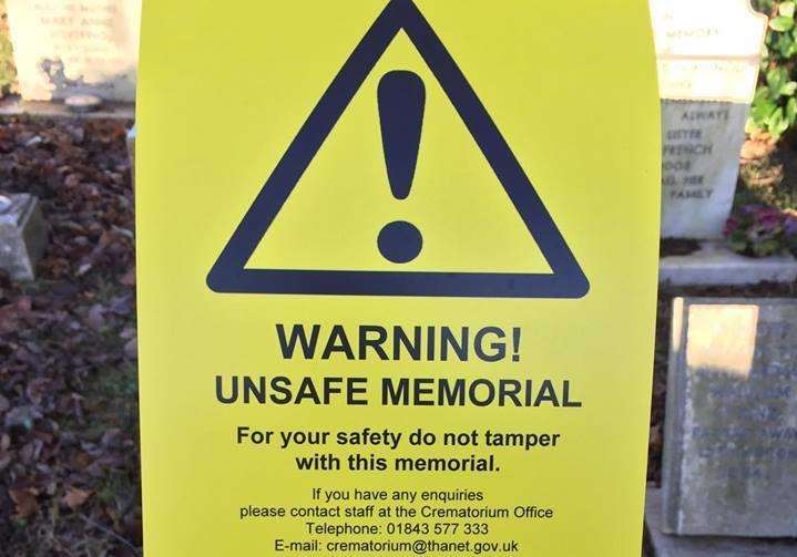 The signs says memorial are "unsafe". Picture: Raychel Flint (5956020)