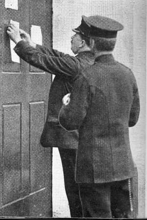 The notice of the last death sentence carried out at Maidstone Prison is nailed up outside in April 1930.
