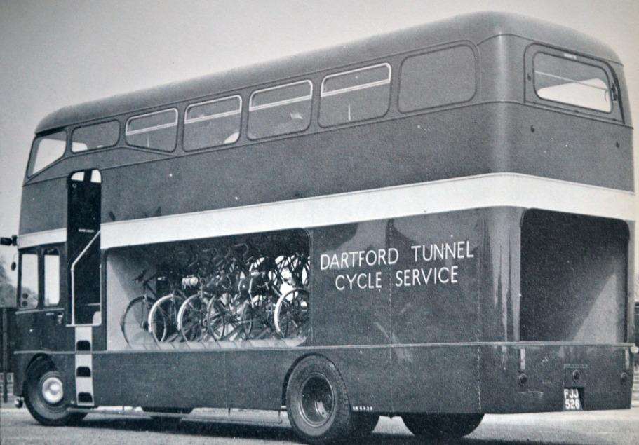 How bicycles used to be taken through the tunnel. (5586646)