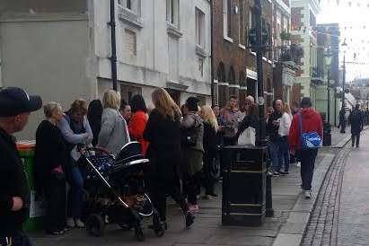 People queuing for Craig David tickets