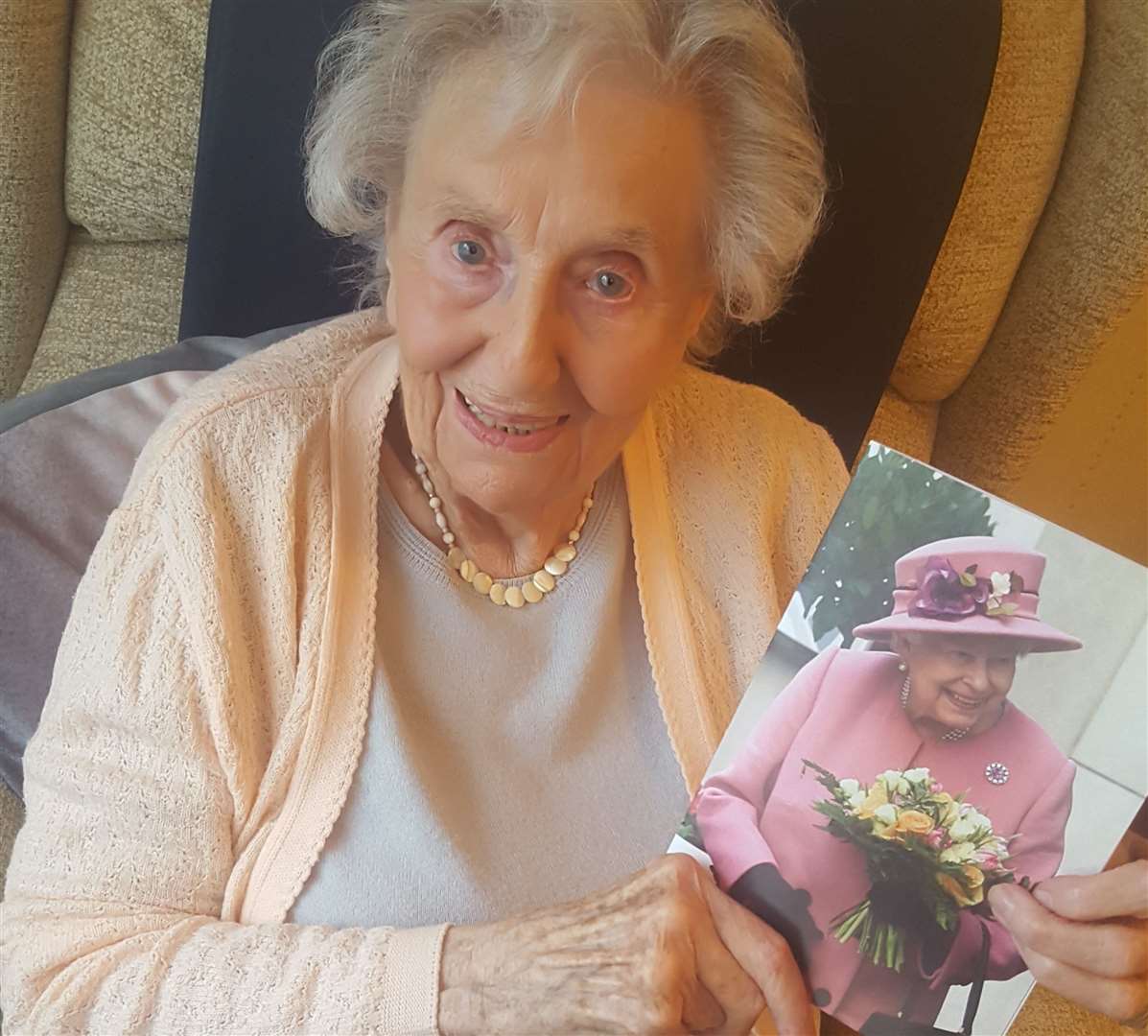 Dorothy King with her 100th birthday card from the Queen