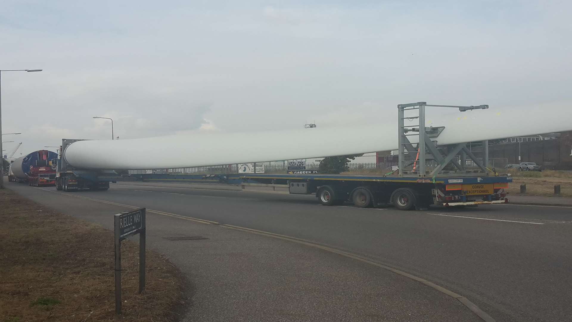 You don't want to get stuck behind this vehicle! Abnormal load makes its way through Kent