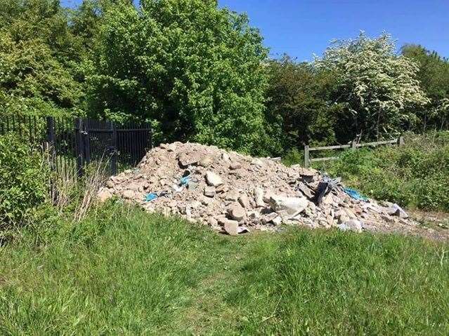 Building waste fly-tipped off the A2 near Gravesend (10278163)