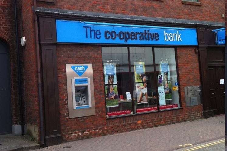 Robbery at Co-Op bank in Hythe Street, Dartford