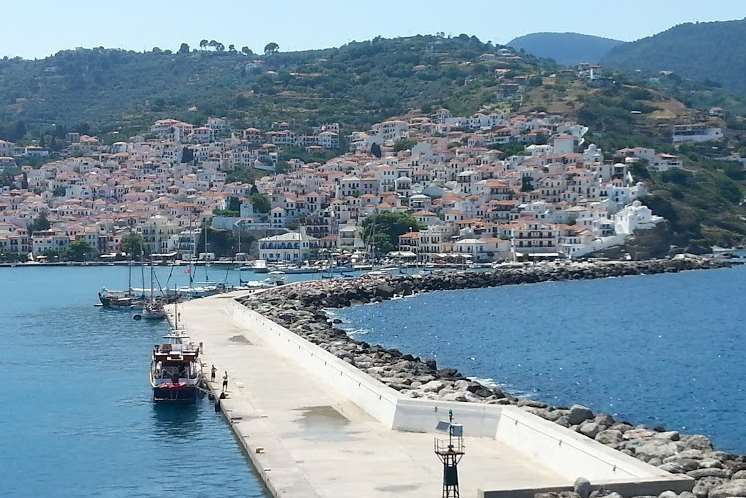 Pulling in to the harbour at Skopelos