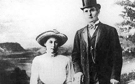 Smith and Bessie Mundy, who was the first victim of a trio of callous murders