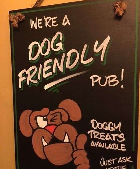 There were no dogs in on Thursday evening but the Tiger Moth is happy to display a blackboard making it clear furry friends are welcome here.