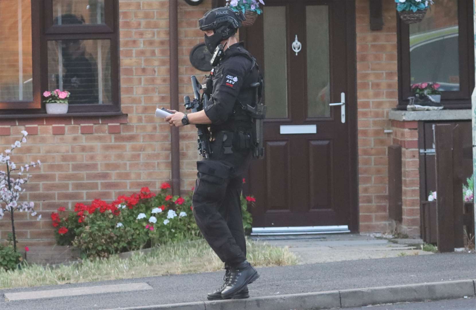 Armed police were spotted in Downsway, Charing, on Sunday evening. Picture: Ale Pen