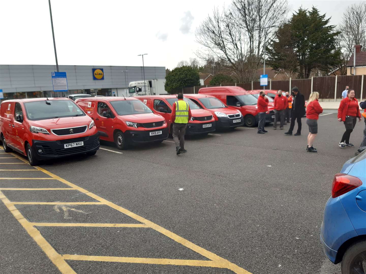 The postal vans joined at Lidl