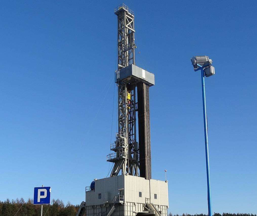 A drilling rig, Pixabay (4915979)