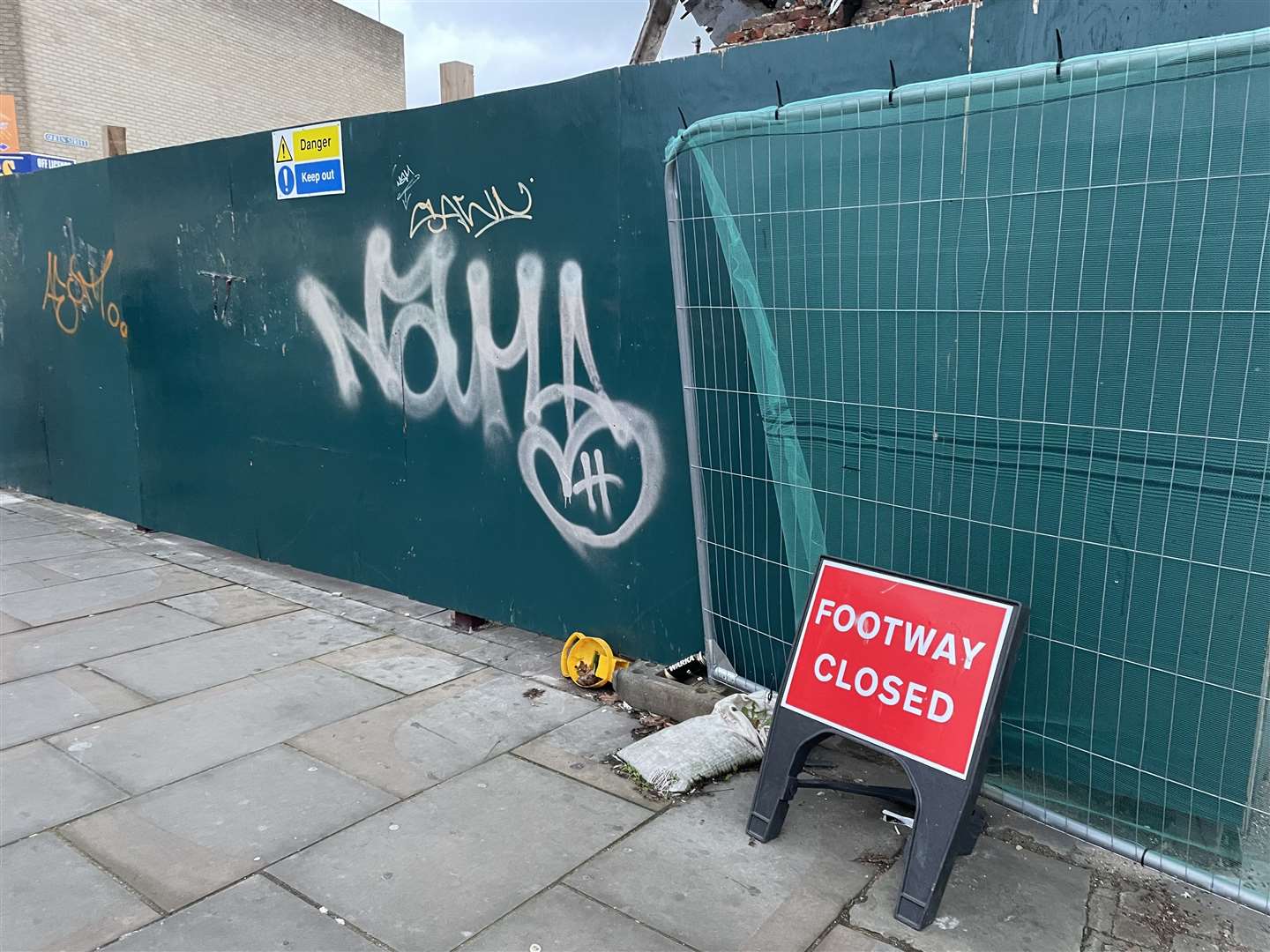 Part of the pavement in Milton Road has been closed