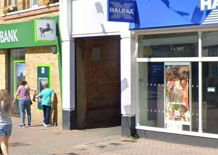 The teenager was stabbed in an alleyway off Dartford High Street, between the Lloyds and Halifax banks. Picture: Google
