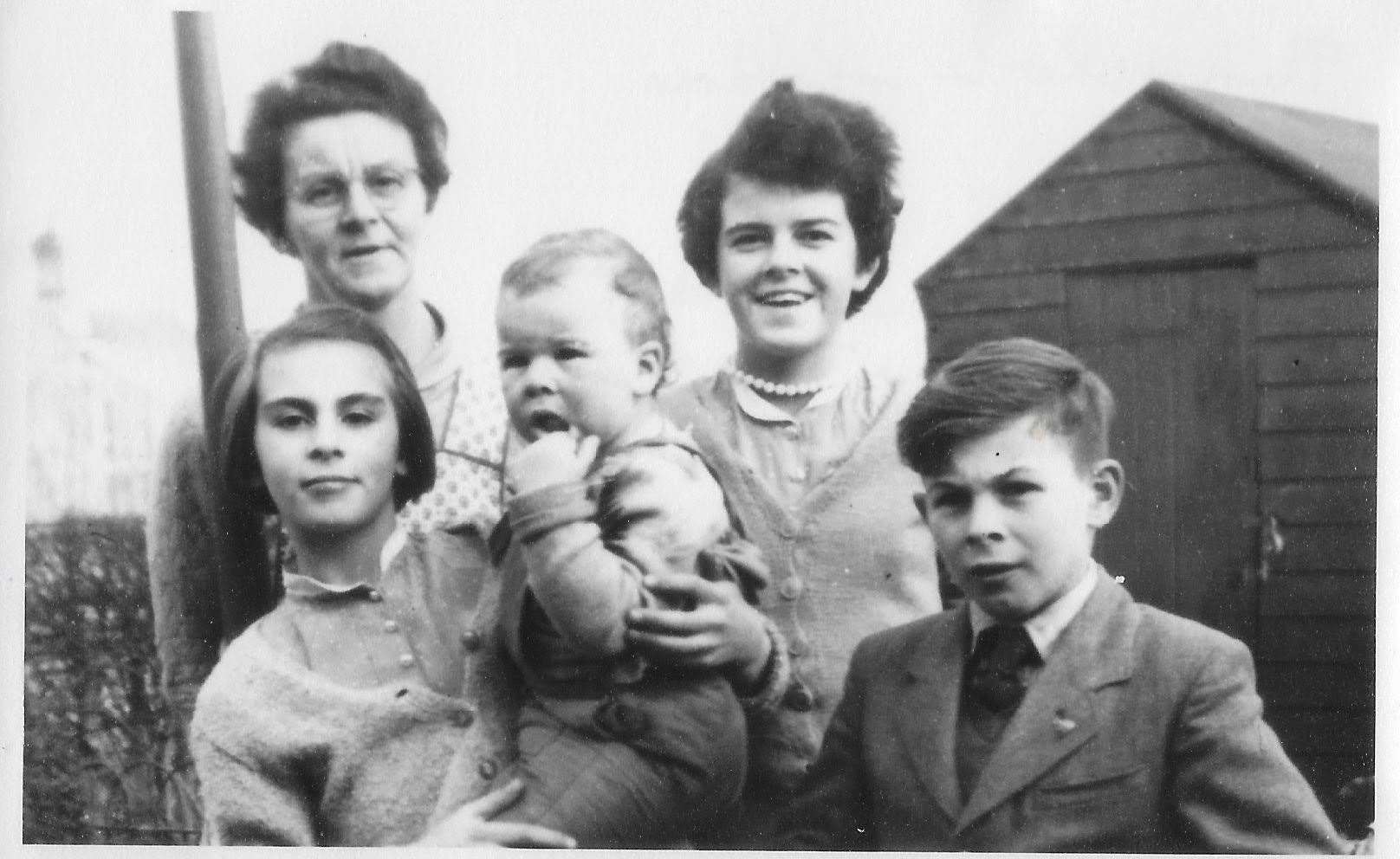 Phyllis with her four children, left to right, Eileen, Andrew, Linda and Malcolm in 1959/60