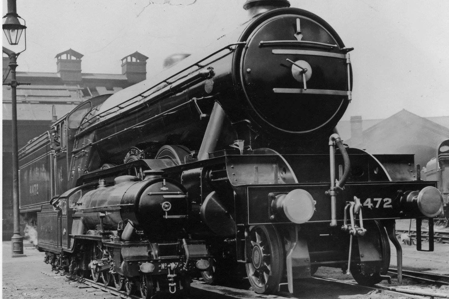 Typhoon and Flying Scotsman side by side 90 years ago at King's Cross in London