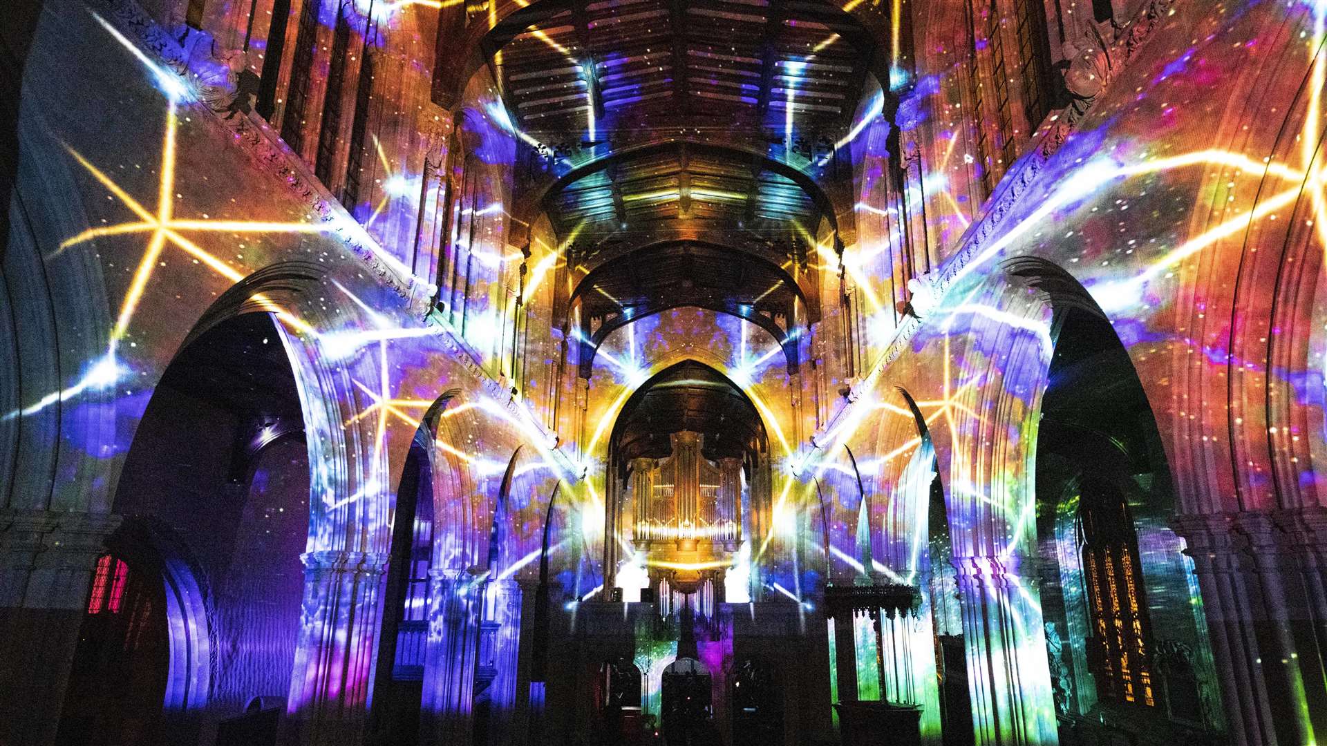 Luxmuralis Space Voyage Lightshow kommt in der Kathedrale von Rochester an