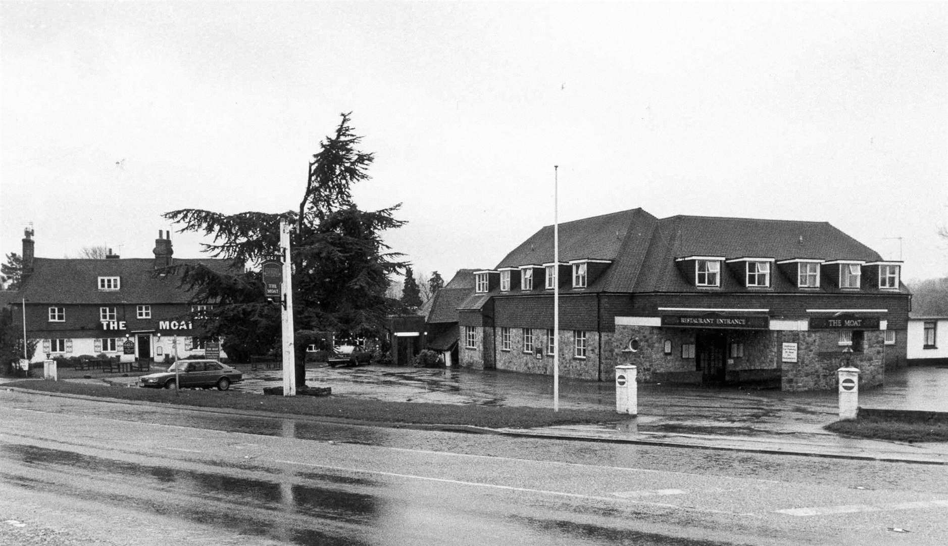 The Moat Hotel & Restaurant in Wrotham in February, 1987