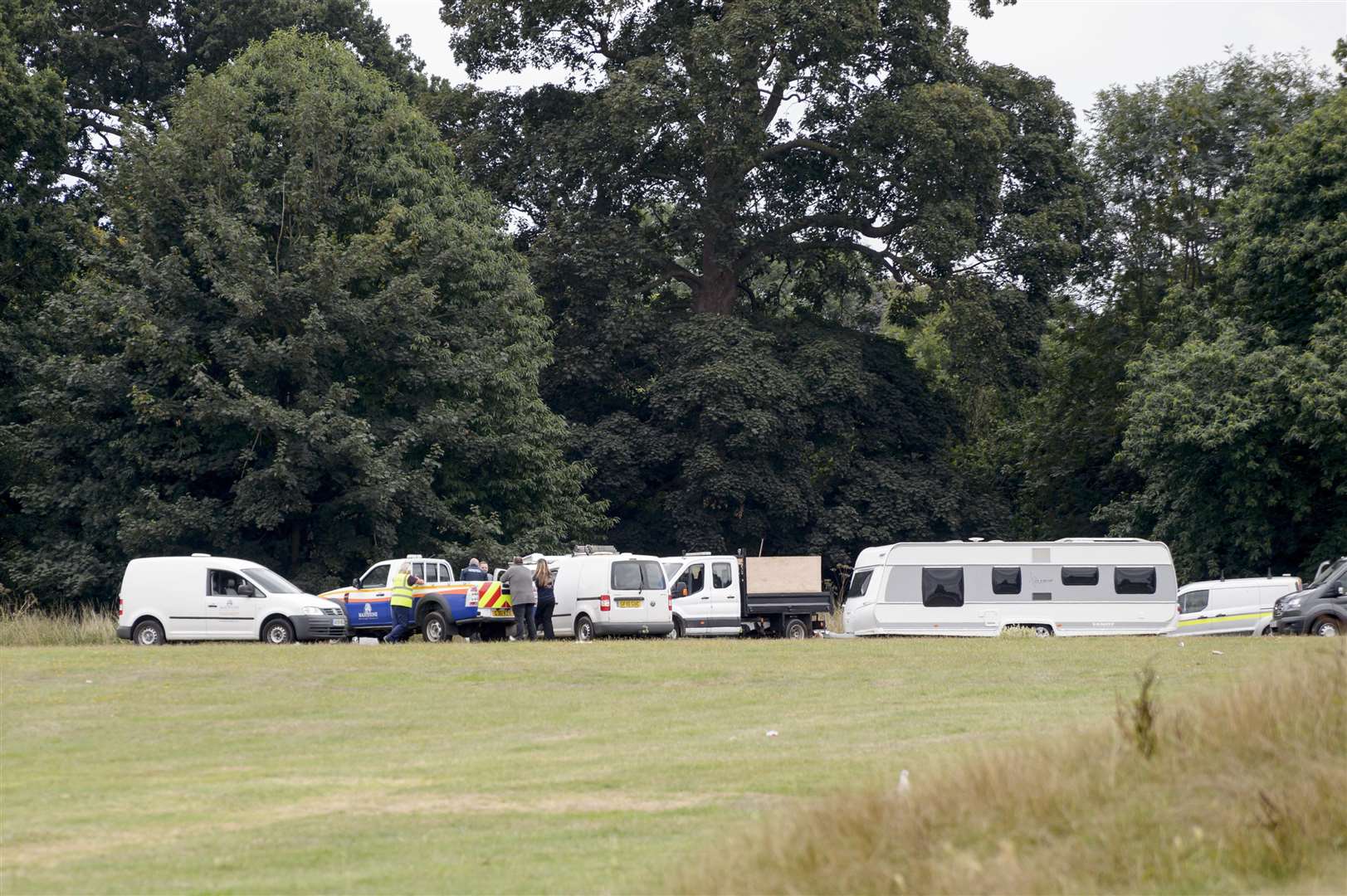Travellers on Mote Park, Maidstone, begin moving on under supervision by Maidstone Borough Council officers
