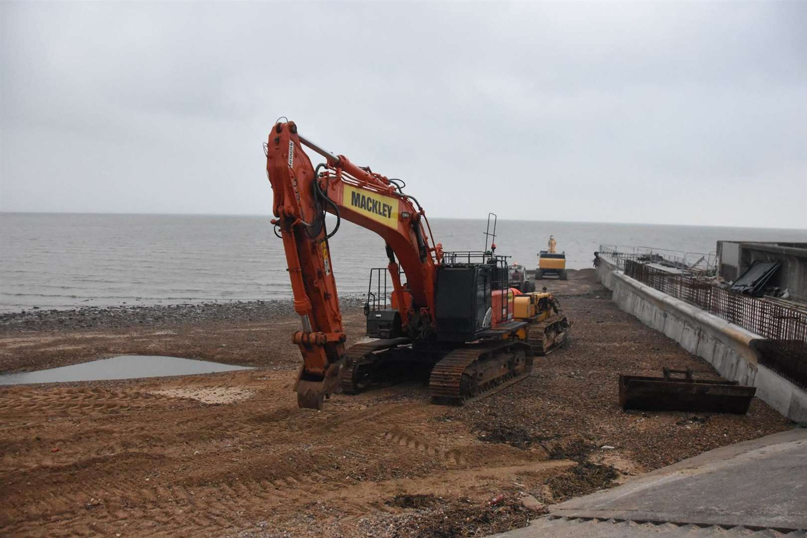 Sheerness digger rescue: rounding Neptune's Jetty. Picture: Bob Richards (8313543)