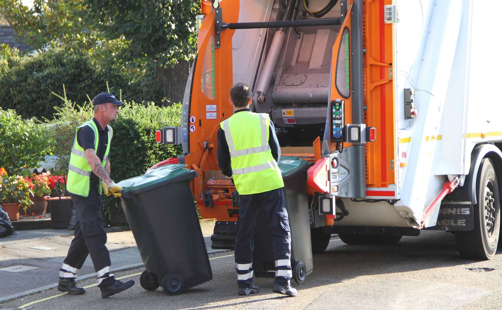 Binmen could operate 24 hours a day in Kent if there is major congestion on the roads caused by Brexit