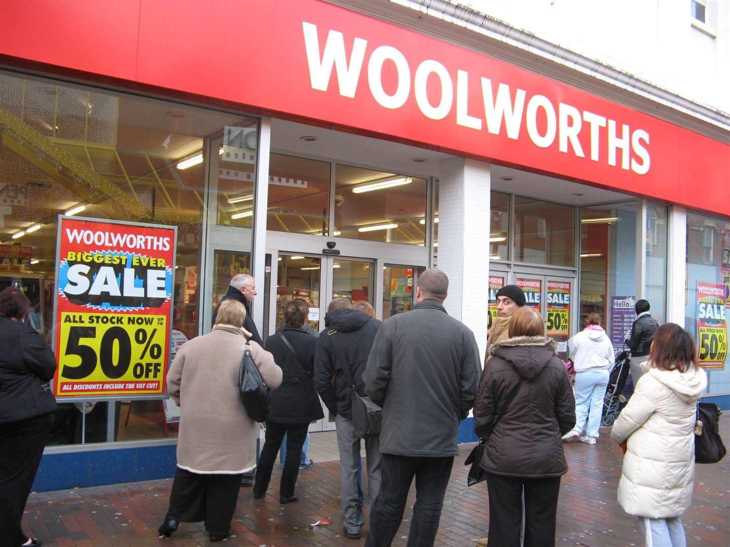 The queues outside Woolworths in Chatham as the closing down sale was launched