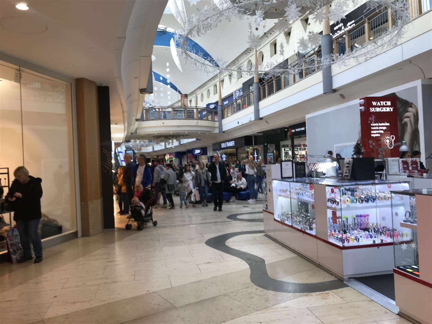 Shoppers ran out of Bluewater after hearing a loud bang (5190683)