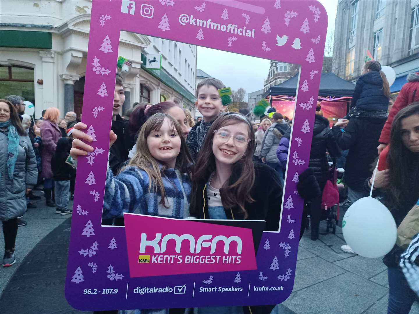 Families posed with the kmfm board (60775087)