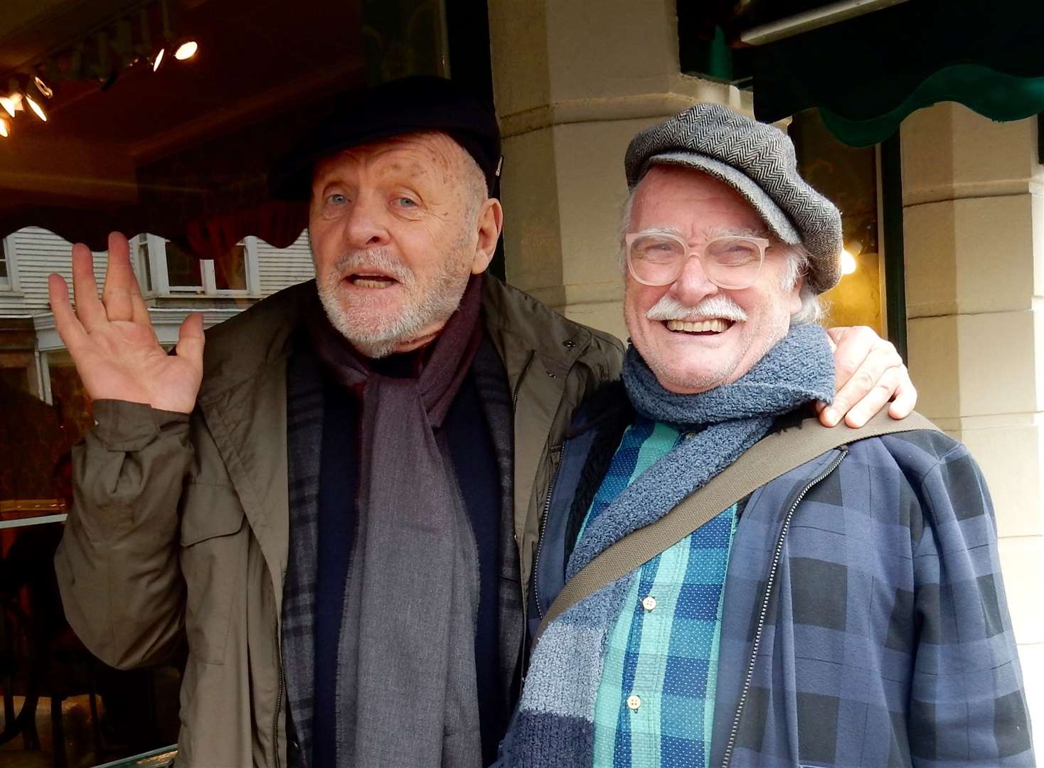 Anthony Hopkins' approachable personality proved a hit with a stunned passer-by