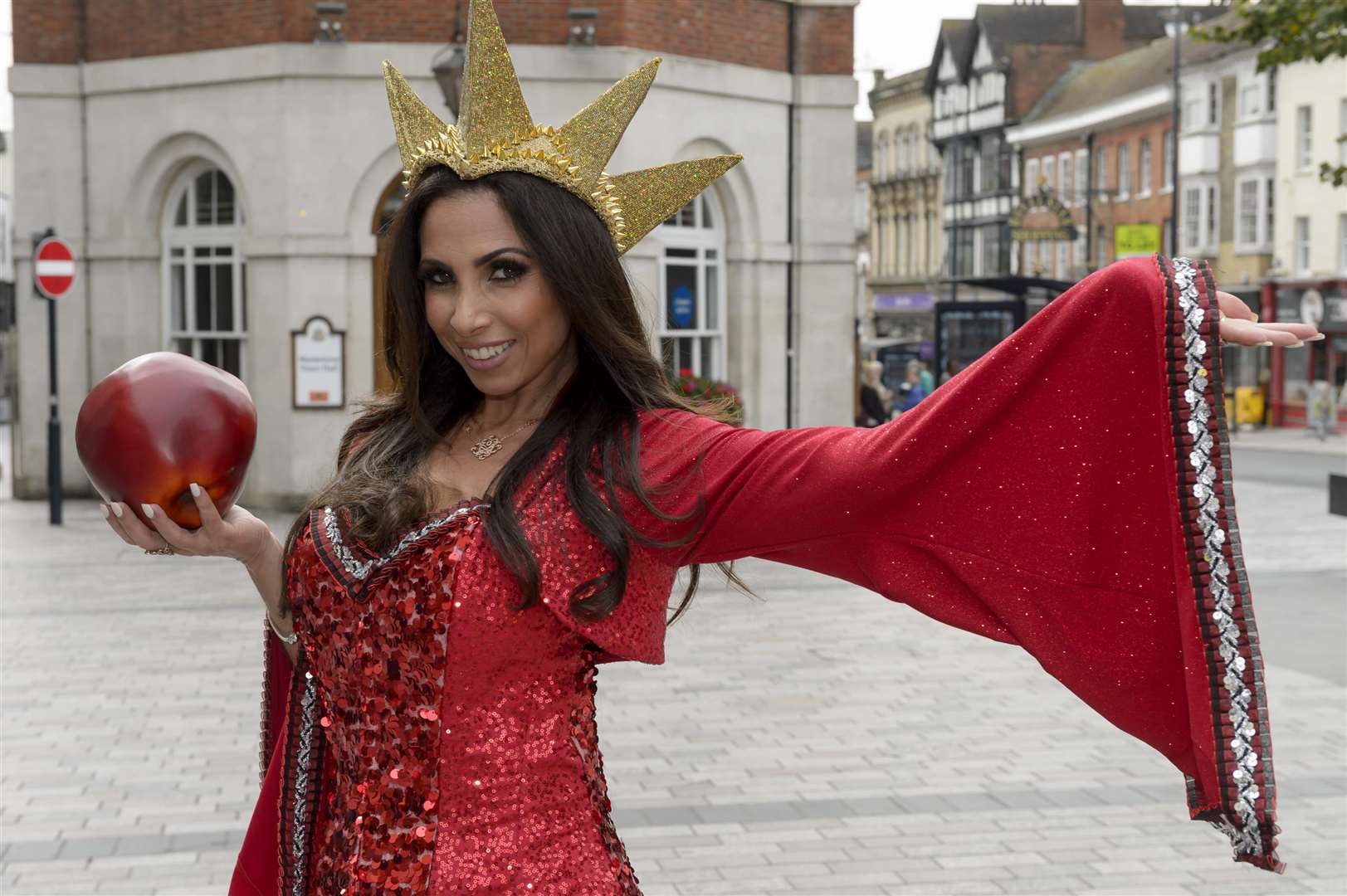 Francine Lewis as the Wicked Queen. The launch of the Maidstone Panto for 2018, Snow White and the Seven Dwarfs, in Jubilee Square, Maidstone..Picture: Andy Payton. (3876056)