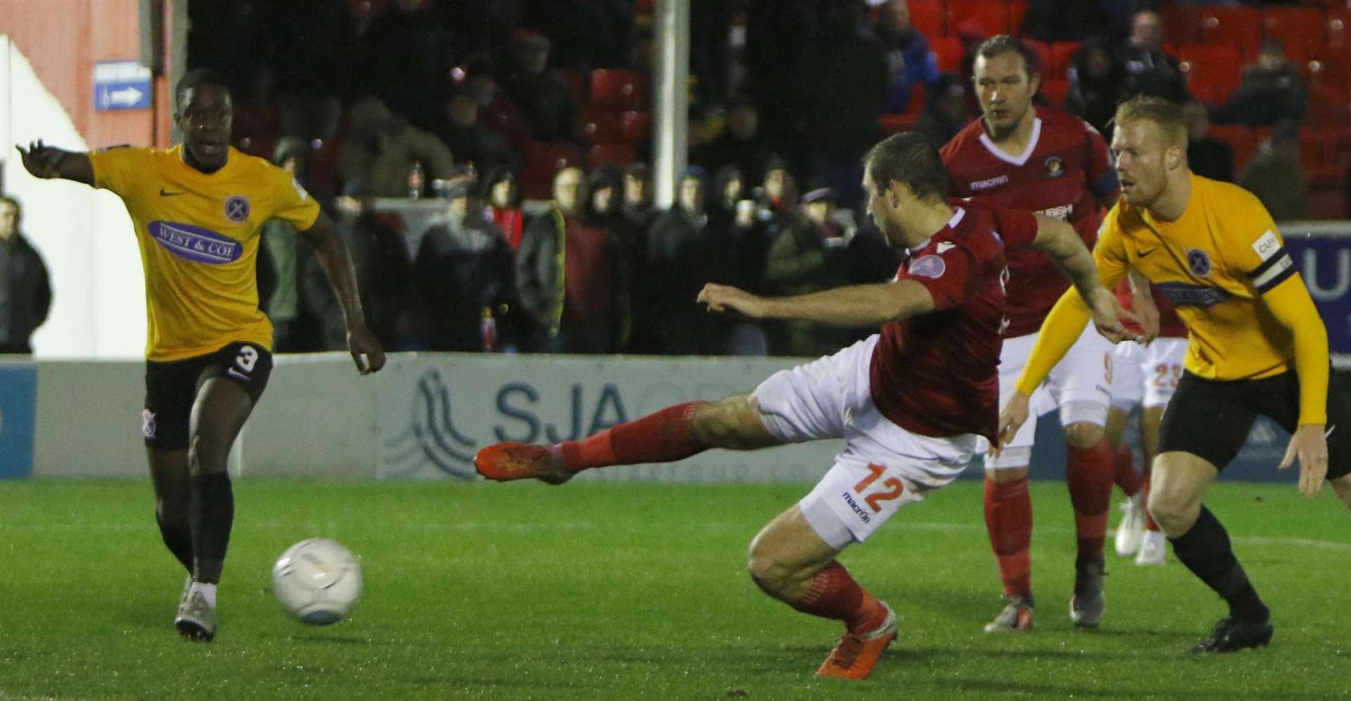 Ebbsfleet's Michael Cheek on the stretch Picture: Andy Jones