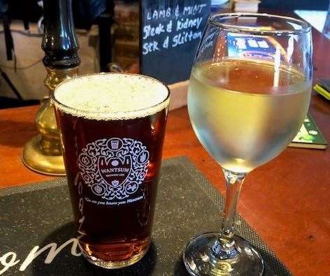A large Sauvignon Blanc and an excellent pint of real ale for under a tenner – you can’t argue with the prices at The Chequers