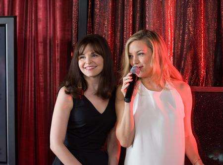 Ginnifer Goodwin as Rachel and Kate Hudson as Darcy in Something Borrowed
